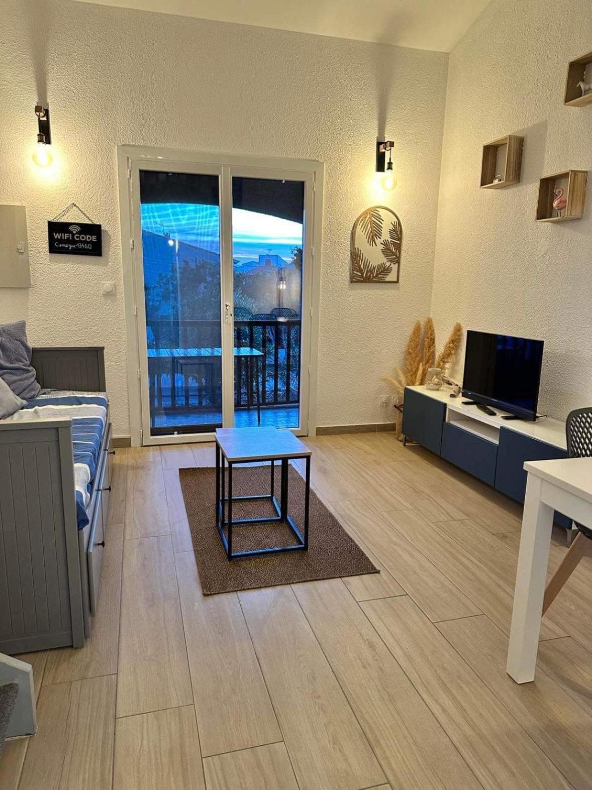 Appartement Duplex 4Pers Climatise - Locations Vld Camargue Saintes-Maries-de-la-Mer Esterno foto